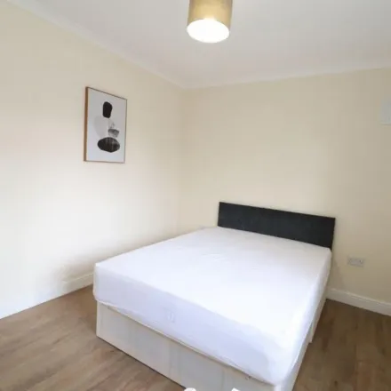 Image 2 - Camrose Avenue, South Stanmore, London, HA8 6ET, United Kingdom - Apartment for rent