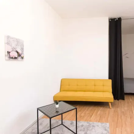 Rent this studio apartment on 30 Place Mercadial in 81300 Graulhet, France