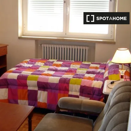 Rent this 5 bed room on Colegio Mayor Arzobispo Fonseca in Calle Fonseca, 4