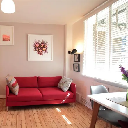 Image 2 - Somers Road, London, SW2 2AA, United Kingdom - Apartment for rent