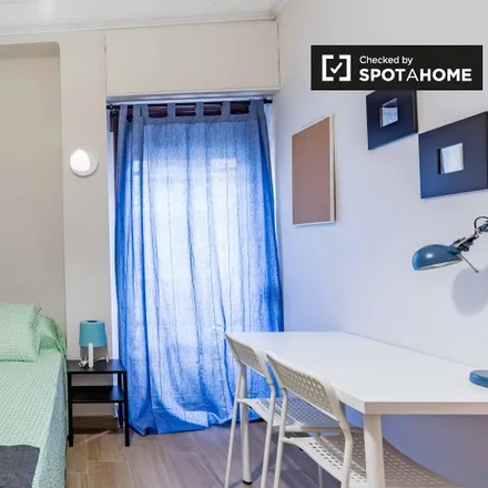 Rent this 6 bed room on Bellver in Carrer Doctor Monserrat, 66