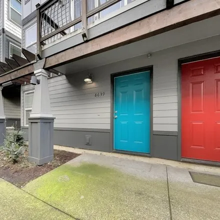 Buy this 2 bed condo on 6719 North Salem Avenue in Portland, OR 97203