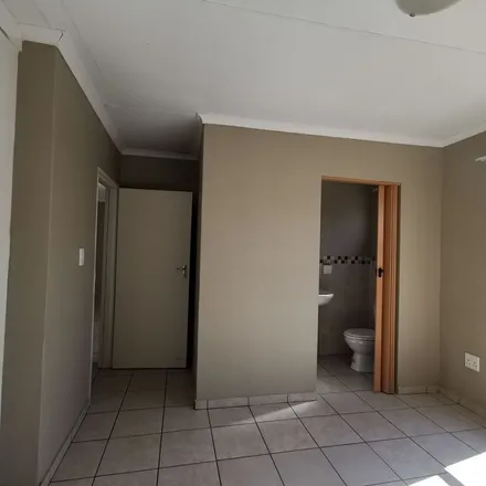 Image 4 - Progress Road, Lindhaven, Roodepoort, 1725, South Africa - Apartment for rent