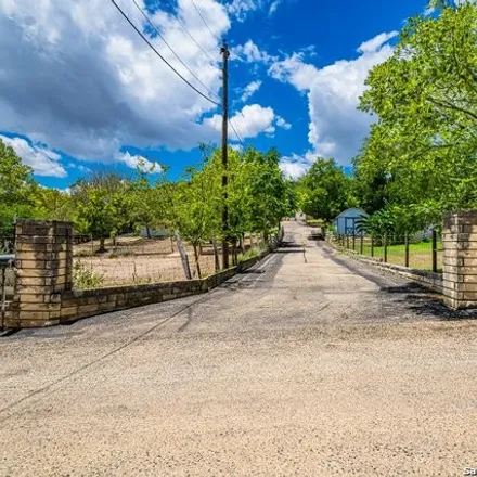 Image 2 - 1804 Jonas Drive, Kerrville, TX 78028, USA - House for sale