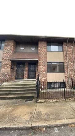 Rent this 3 bed townhouse on 345 West 30th Place in Chicago, IL 60616