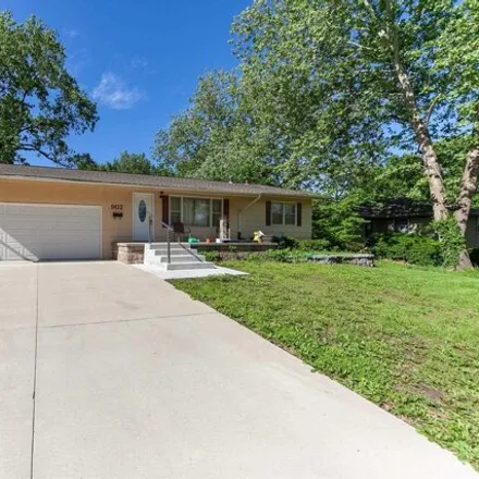 Image 3 - 902 West 27th Street, Lawrence, KS 66046, USA - House for sale