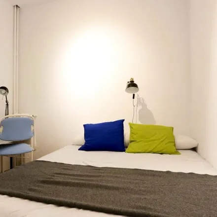 Rent this 1 bed room on Calle de Ibiza in 36, 28009 Madrid