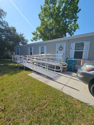 Buy this studio apartment on Jennifer Drive in Lake County, FL 32159