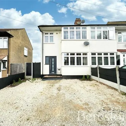 Buy this 3 bed townhouse on Macdonald Avenue in London, RM11 2NE