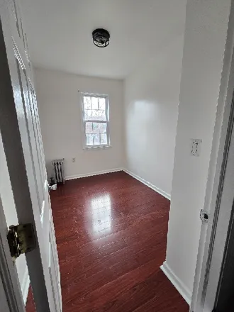 Image 2 - 255 Elm Street, Woodside, City of New Rochelle, NY 10805, USA - Room for rent