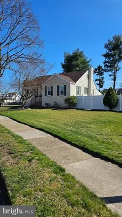 Image 3 - 129 Howell Avenue, West Collingswood Heights, Haddon Township, NJ 08059, USA - House for sale