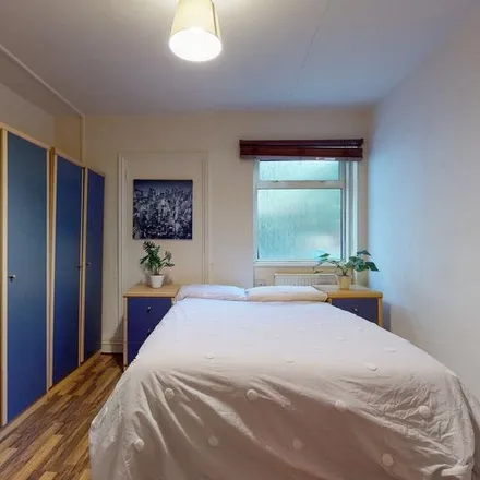 Rent this studio room on 32 Chichele Road in London, NW2 3AN