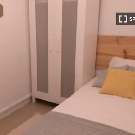 Image 2 - Carrer del Cigne, 5, 08012 Barcelona, Spain - Room for rent