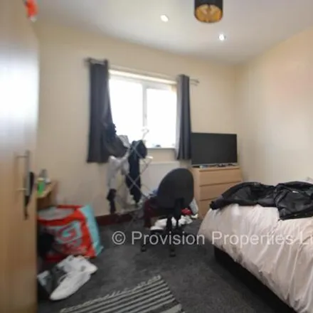 Image 6 - Hill Top Street, Leeds, LS6 1NW, United Kingdom - Townhouse for rent