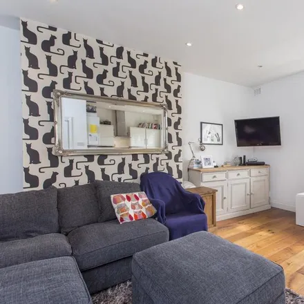 Rent this 2 bed apartment on Vadnie Bish House in 33-43 Caversham Road, London