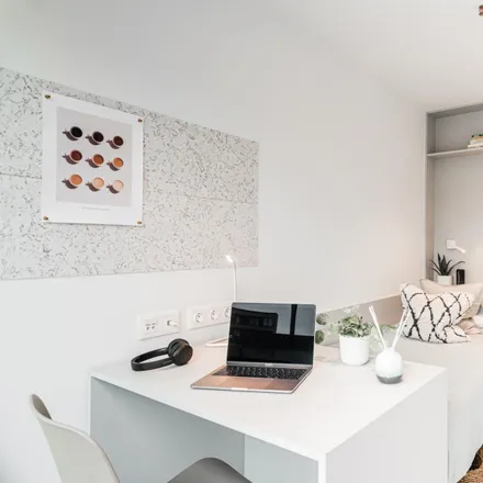 Rent this 4studio apartment on Rua Doutor Barros in 4200-537 Matosinhos, Portugal