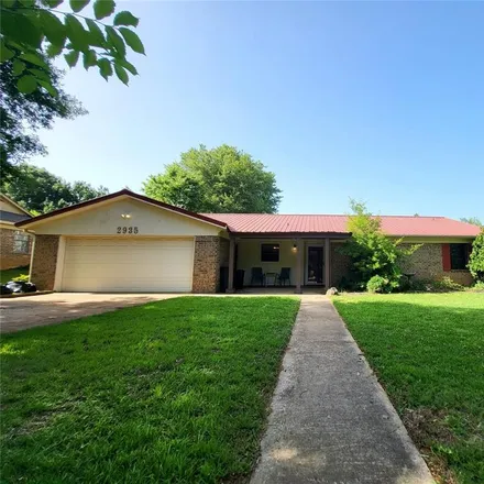 Buy this 3 bed house on 2935 Briarwood Drive in Paris, TX 75460