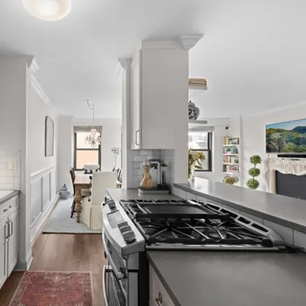 Image 3 - Victoria House, 200 East 27th Street, New York, NY 10016, USA - Apartment for sale