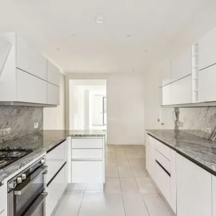 Image 7 - Reiss, 35/47 King's Road, London, SW3 4UG, United Kingdom - Townhouse for rent