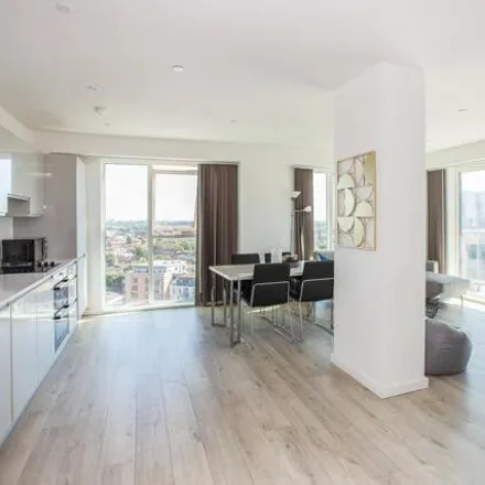 Image 7 - 25 Silvertown Way, London, E16 1DH, United Kingdom - Room for rent