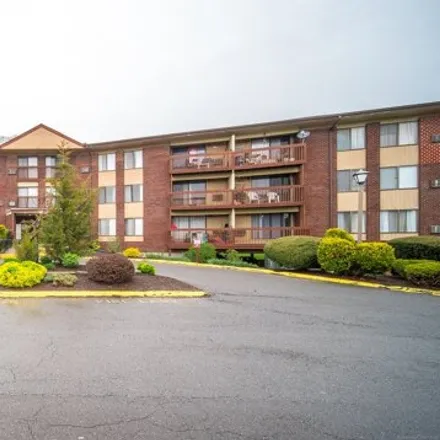 Buy this 1 bed condo on 2312 Cromwell Hills Drive in Oxford Park, Cromwell