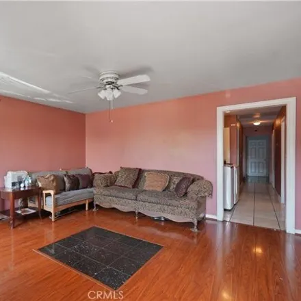 Image 4 - 7663 South Hoover Street, Los Angeles, CA 90044, USA - House for sale