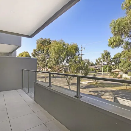 Rent this 3 bed townhouse on Mossfiel Drive in Hoppers Crossing VIC 3029, Australia