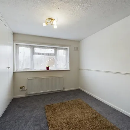 Image 4 - Monksfield, Northgate, RH10 1PJ, United Kingdom - Apartment for rent