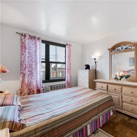 Image 6 - 1275 East 51st Street, New York, NY 11234, USA - Condo for sale