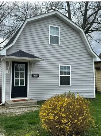 Buy this 2 bed house on 175 South Walnut Street in London, OH 43140