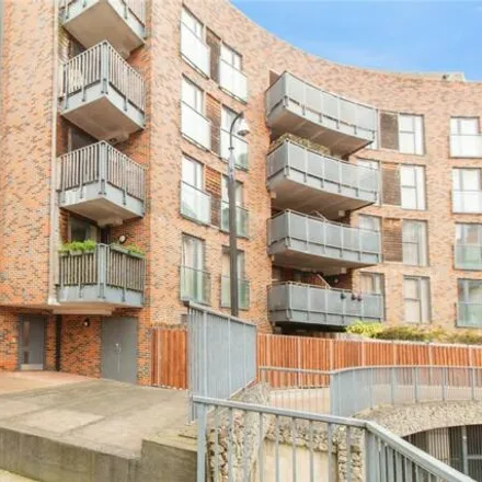 Buy this 1 bed apartment on Crayford Road in Wansunt, London