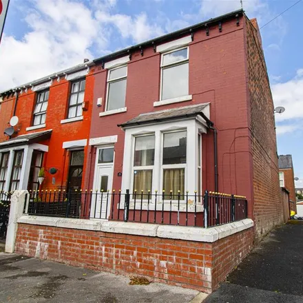 Rent this 3 bed townhouse on Queens Road in Preston, PR2 3DX