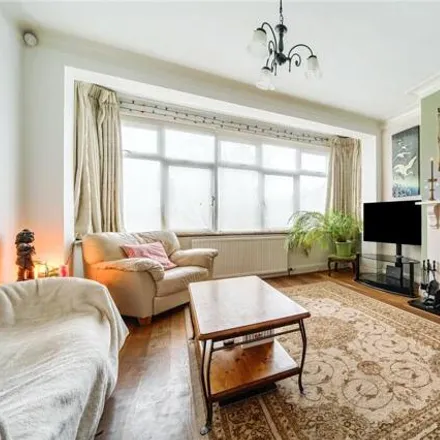 Image 4 - Walker Close, London, N11 1AP, United Kingdom - Townhouse for sale