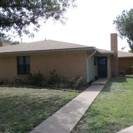 Rent this 3 bed house on Emerald Inn Expo in 840 East Highway 80, Abilene