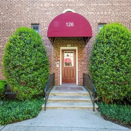 Buy this studio apartment on 334 Richbell Road in Mamaroneck, NY 10543