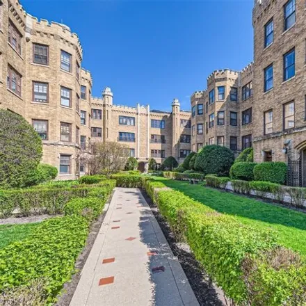 Buy this 2 bed condo on Byline Bank in 7050 North Western Avenue, Chicago