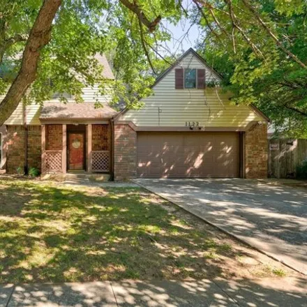 Buy this 5 bed house on 1123 Robin Hood Ln in Norman, Oklahoma