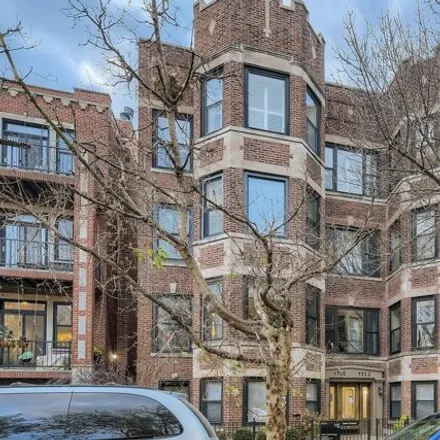 Buy this 3 bed condo on 4910-4912 North Winthrop Avenue in Chicago, IL 60640