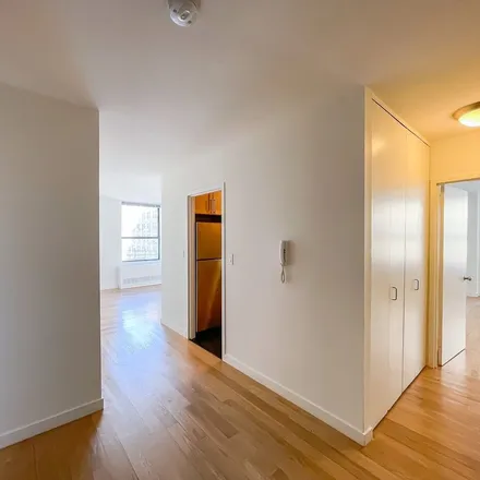 Rent this 3 bed apartment on A-One Cleaners in 216 West 89th Street, New York