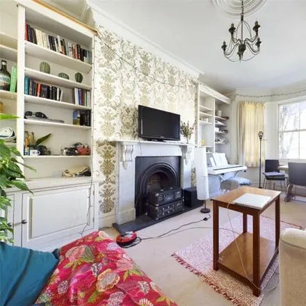 Rent this 3 bed room on SoBo Brighton in 10, 11 Seafield Road