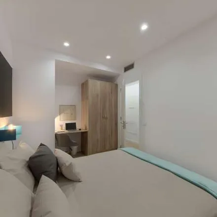 Rent this 2 bed apartment on Carrer de Muntaner in 72, 08001 Barcelona