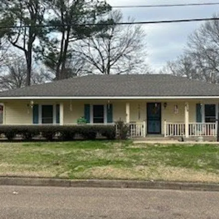 Buy this 3 bed house on 875 Chickasaw Road in Grenada, MS 38901