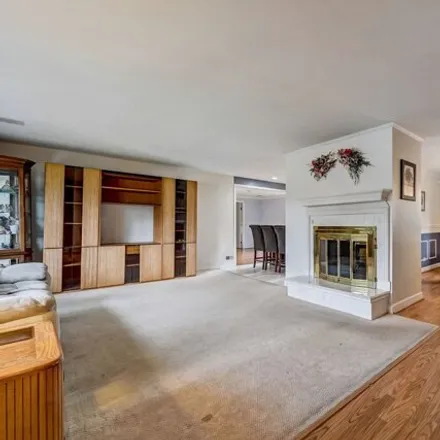 Image 5 - 214 Wellesley Lane, Schaumburg, IL 60193, USA - House for sale