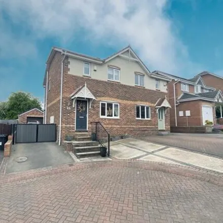 Buy this 3 bed duplex on Pickwick Drive in Catcliffe, S60 5UB