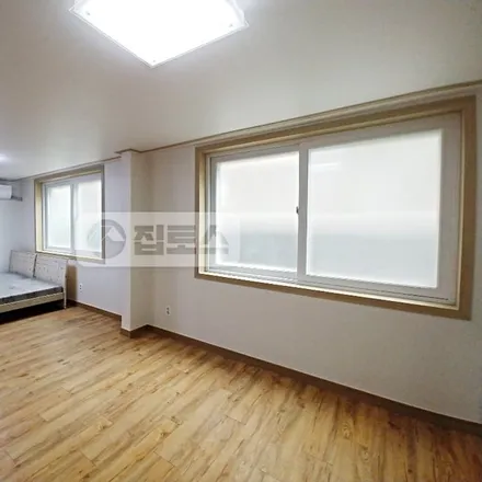 Rent this studio apartment on 서울특별시 강남구 역삼동 666-12