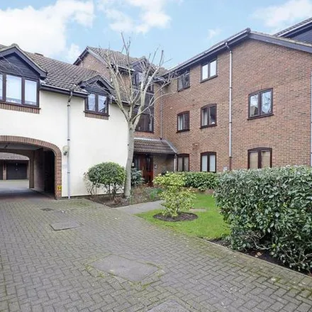 Rent this 2 bed apartment on Barrington Lodge in Weybridge, KT13 9DB