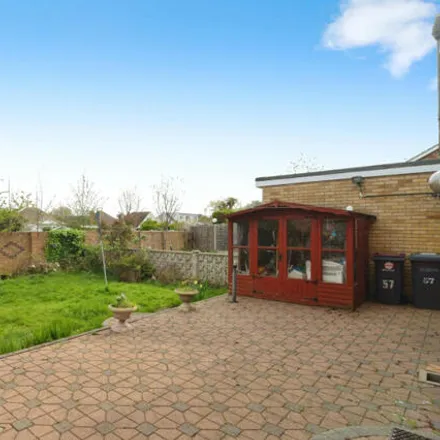 Image 4 - Windsor Way, Rayleigh, SS6 8PF, United Kingdom - House for sale
