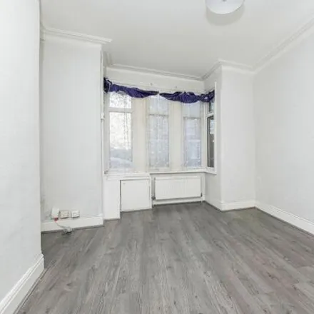 Image 3 - Chiltern Rise, Luton, LU1 5HF, United Kingdom - Townhouse for sale