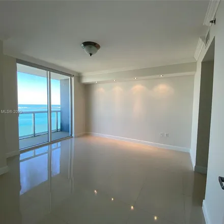 Image 3 - Lot 19-4, Biscayne Boulevard, Torch of Friendship, Miami, FL 33131, USA - Apartment for rent