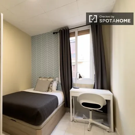 Rent this 5 bed room on Cicles La Mundial in Carrer de Salvà, 30